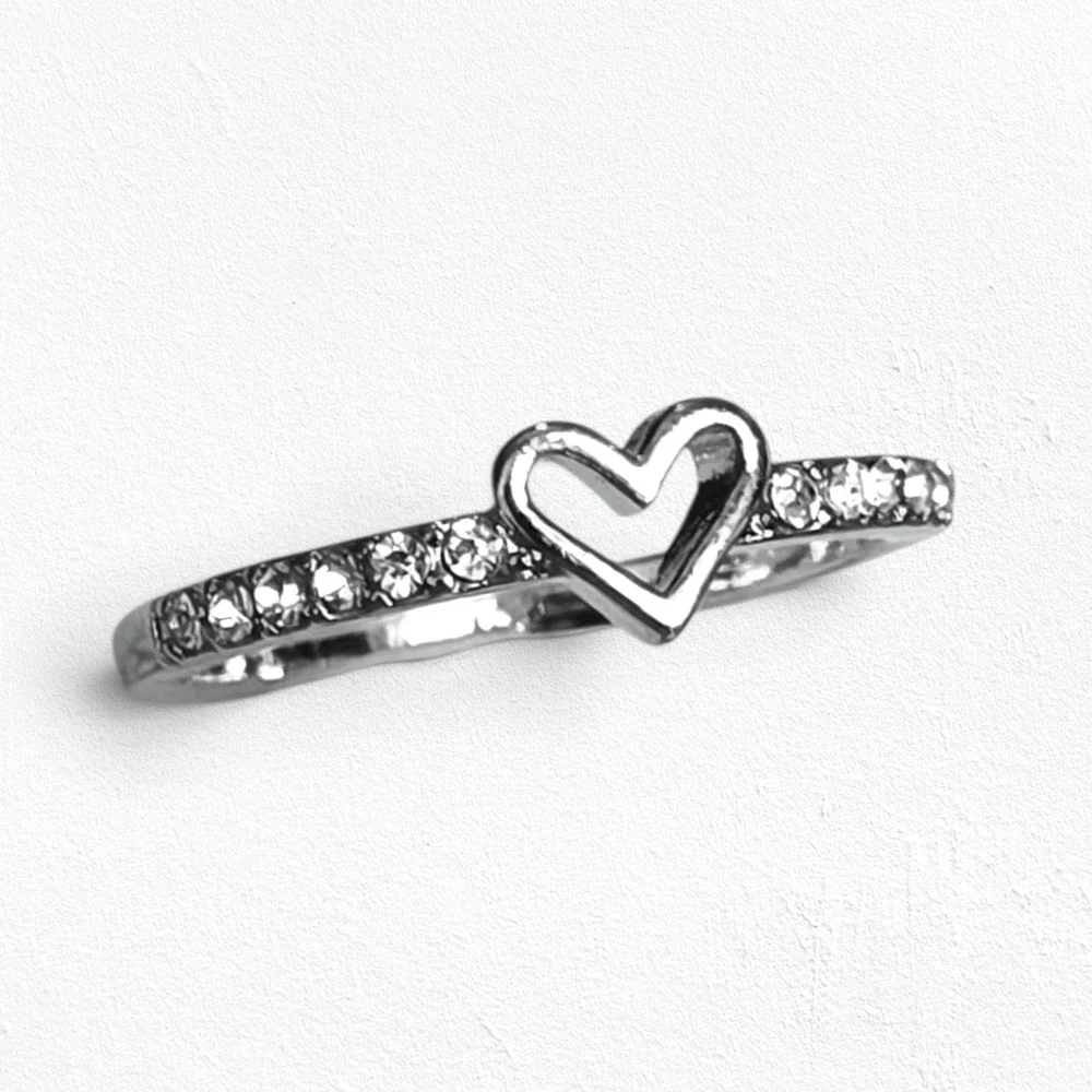 Silver Heart Coquette Zirconia Dainty Band Ring Size 7 New in Box Boutique